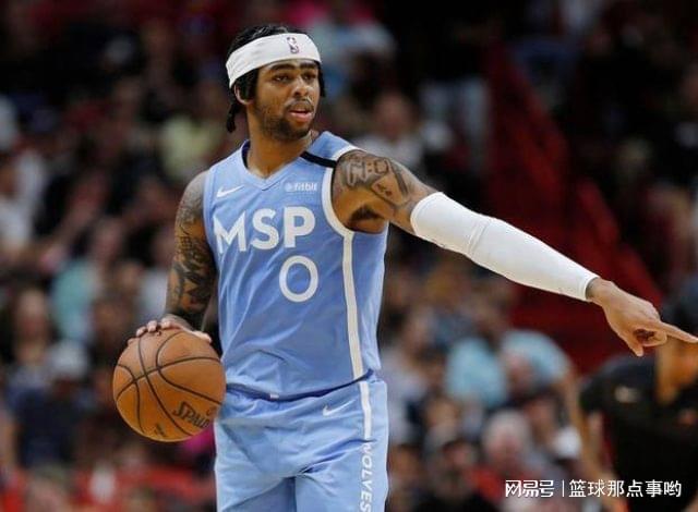 森林狼与勇士比赛主场教练席旁边的女