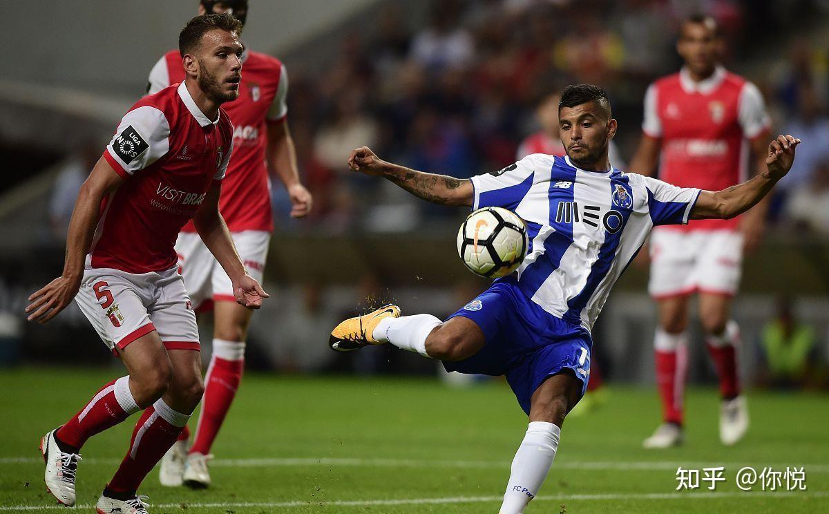 巨人杀手-一匹马陷入泥潭自救的视频